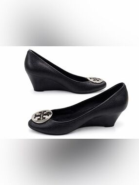 Tory Burch Sally Peep Toe Leather Wedge Pumps Black Size 7M Silver Logo